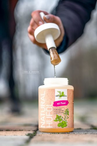 Hoof oil with brush Bense & Eicke Natural 500 ml