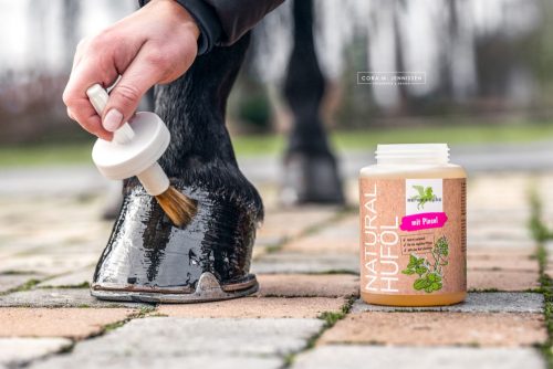 Hoof oil with brush Bense & Eicke Natural 500 ml