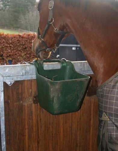 Feeder mobile for competition